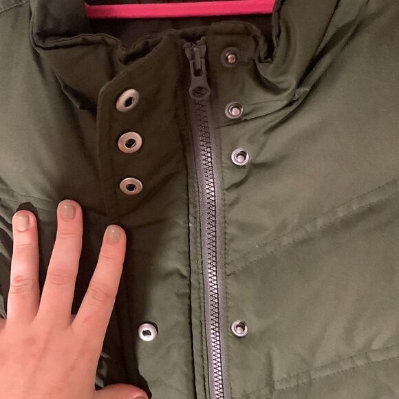 Gap GUC dark green puffy vest Size small - Picture 3 of 5